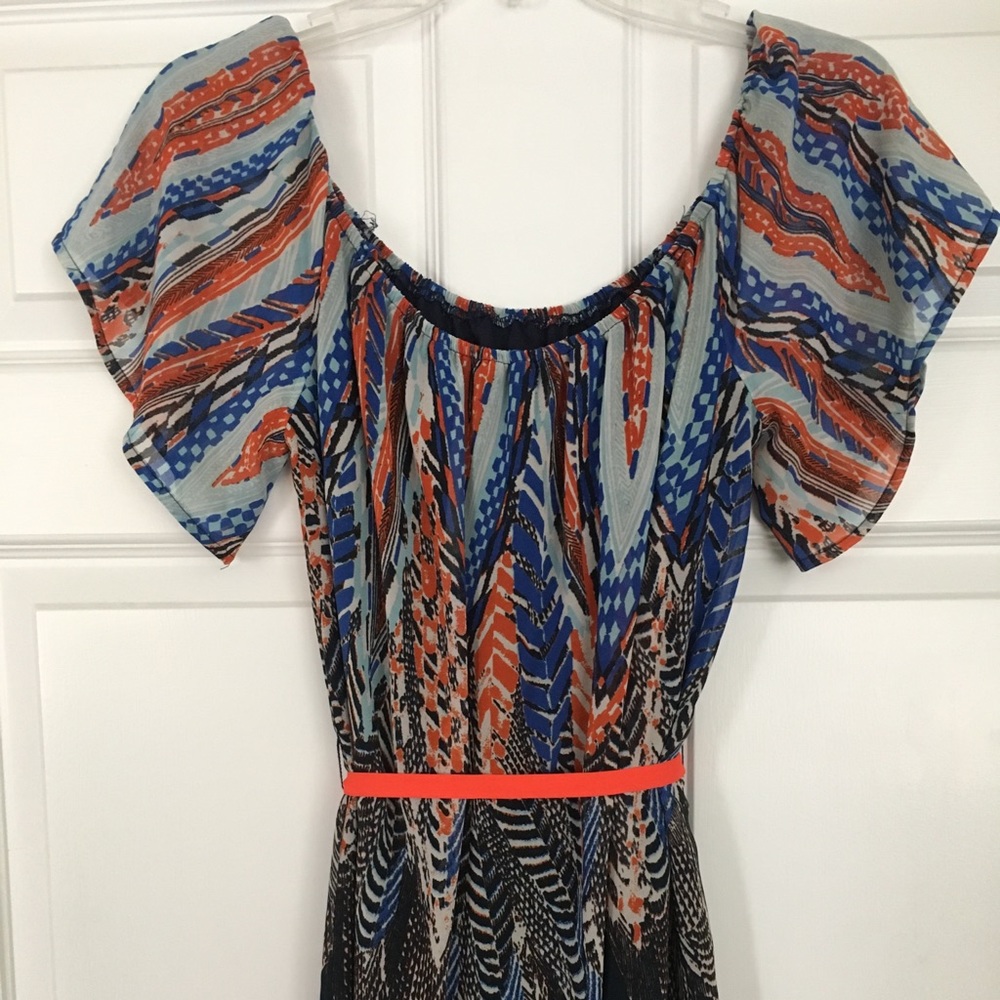 Cute off the shoulder dress! Great for weddings!